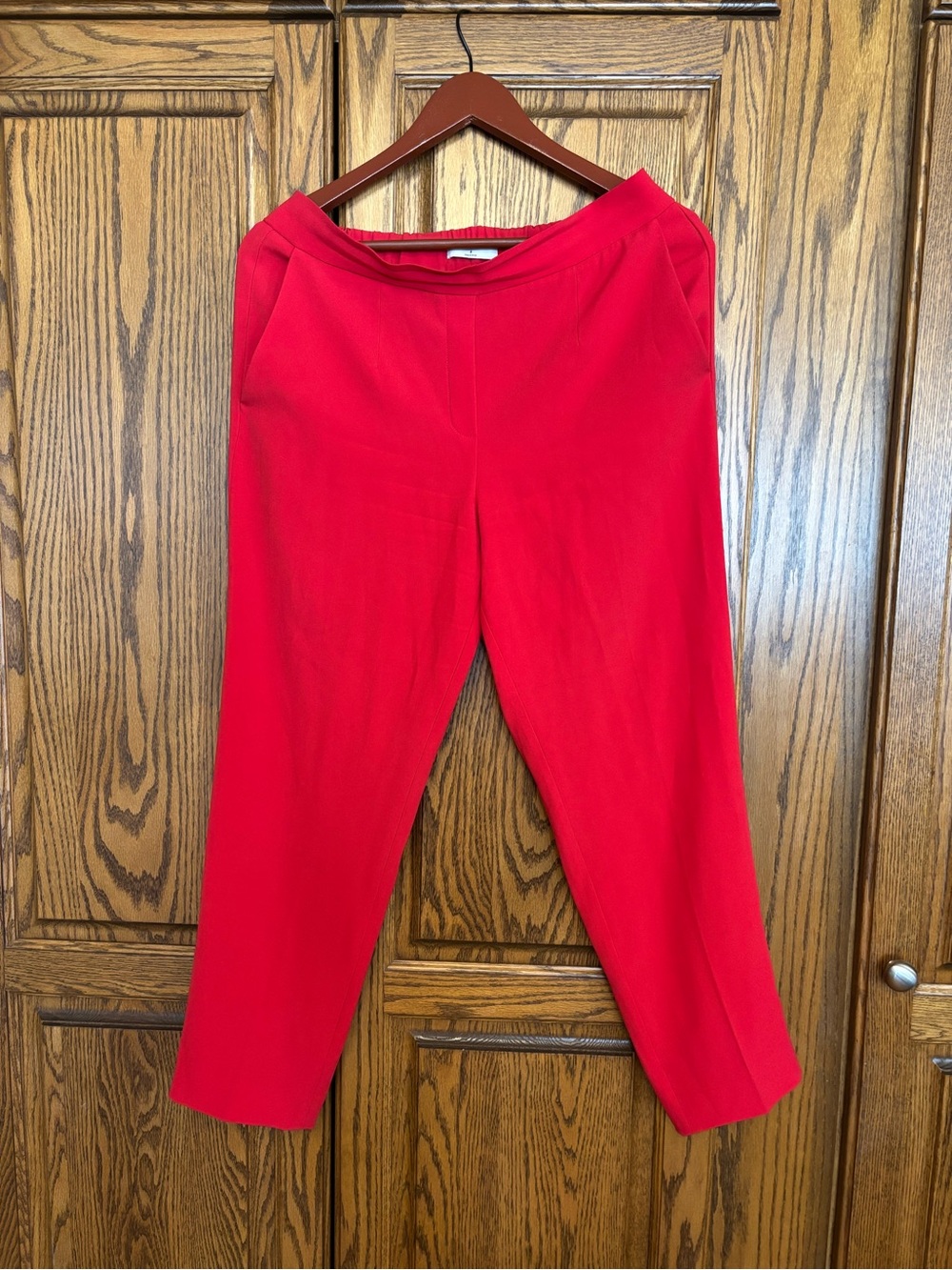 Babaton Red high waisted Cropped Ponte Pull-On Pants size 8